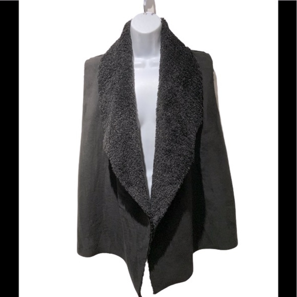 Chelsea & Theodore Open Front Faux Fur Car…